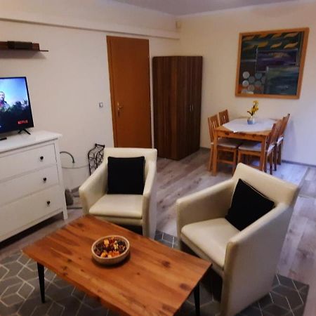 Pool Apartments Karlowe Wary Zewnętrze zdjęcie