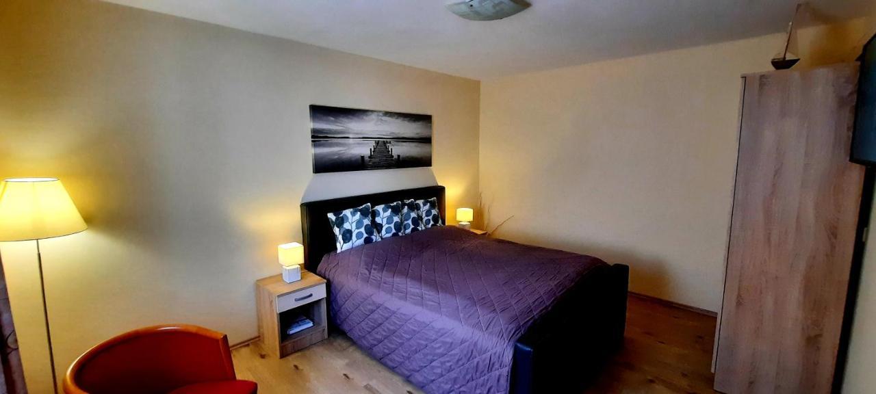 Pool Apartments Karlowe Wary Zewnętrze zdjęcie