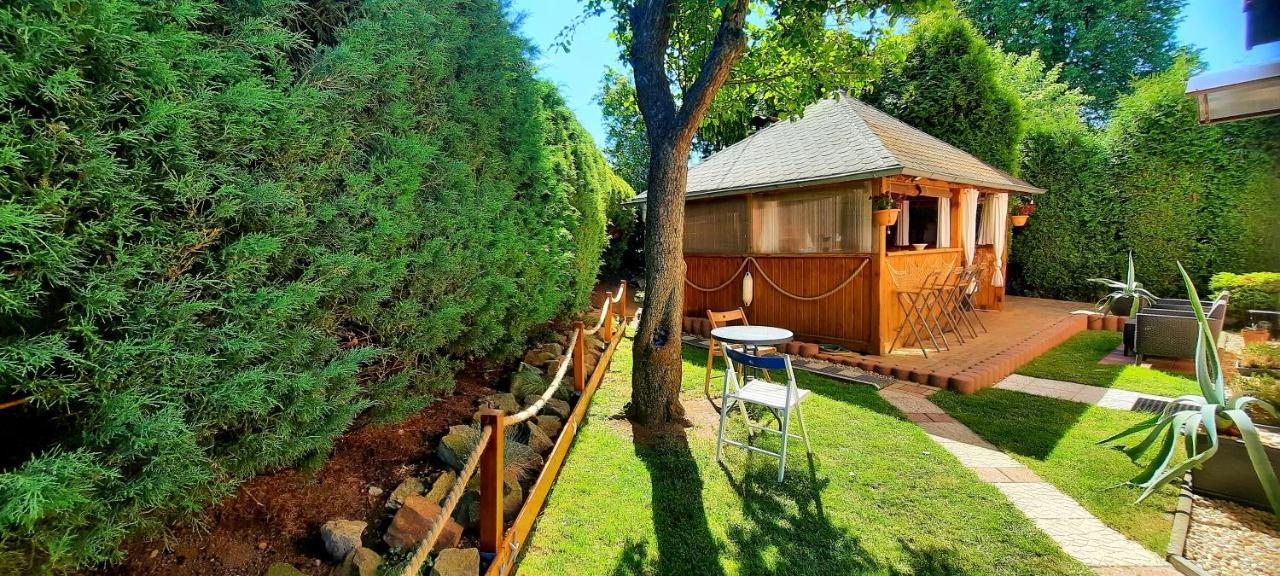 Pool Apartments Karlowe Wary Zewnętrze zdjęcie